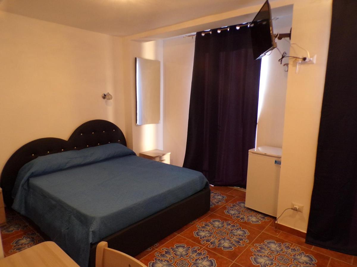 Nuova Aurora Rent Rooms Roccalumera Exterior foto