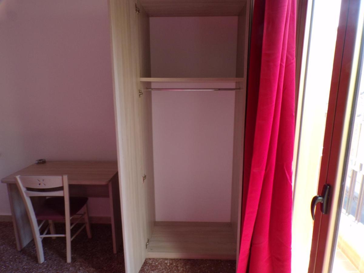 Nuova Aurora Rent Rooms Roccalumera Exterior foto