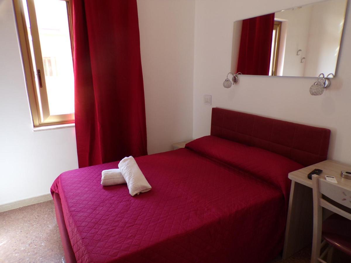 Nuova Aurora Rent Rooms Roccalumera Exterior foto