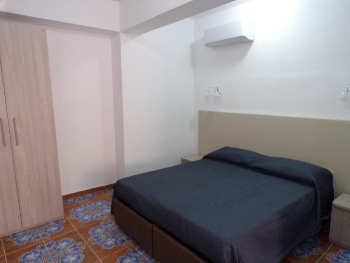 Nuova Aurora Rent Rooms Roccalumera Exterior foto