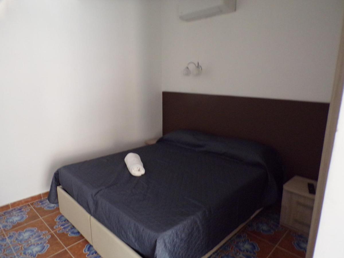Nuova Aurora Rent Rooms Roccalumera Exterior foto