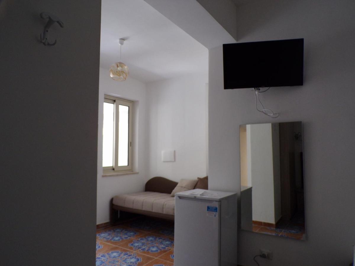 Nuova Aurora Rent Rooms Roccalumera Exterior foto