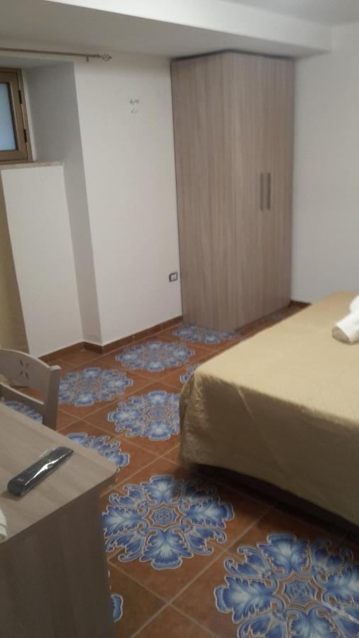 Nuova Aurora Rent Rooms Roccalumera Exterior foto