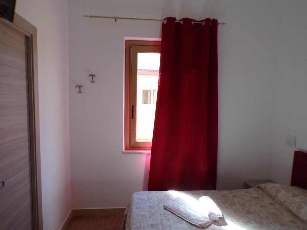 Nuova Aurora Rent Rooms Roccalumera Exterior foto