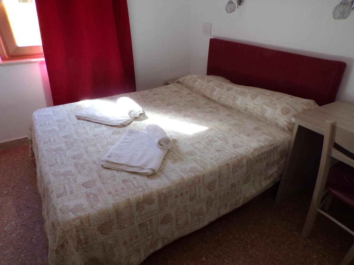 Nuova Aurora Rent Rooms Roccalumera Exterior foto